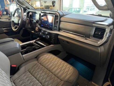 Used 2025 Ford F350 Platinum w/ Platinum Plus Package AWD/4WD image 11