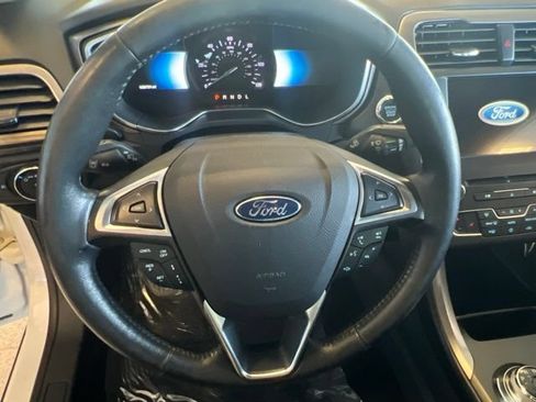 Used 2017 Ford Fusion SE w/ Equipment Group 602A FWD image 13