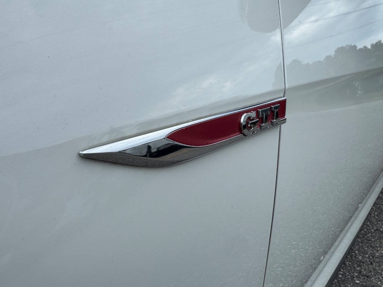 Used 2016 Volkswagen GTI SE w/ Lighting Package (SEL) FWD image 9