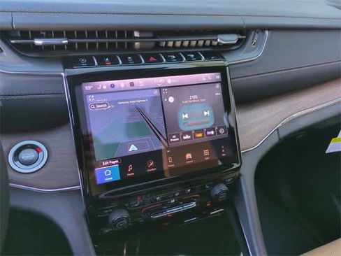 New 2025 Jeep Grand Cherokee Summit image 29