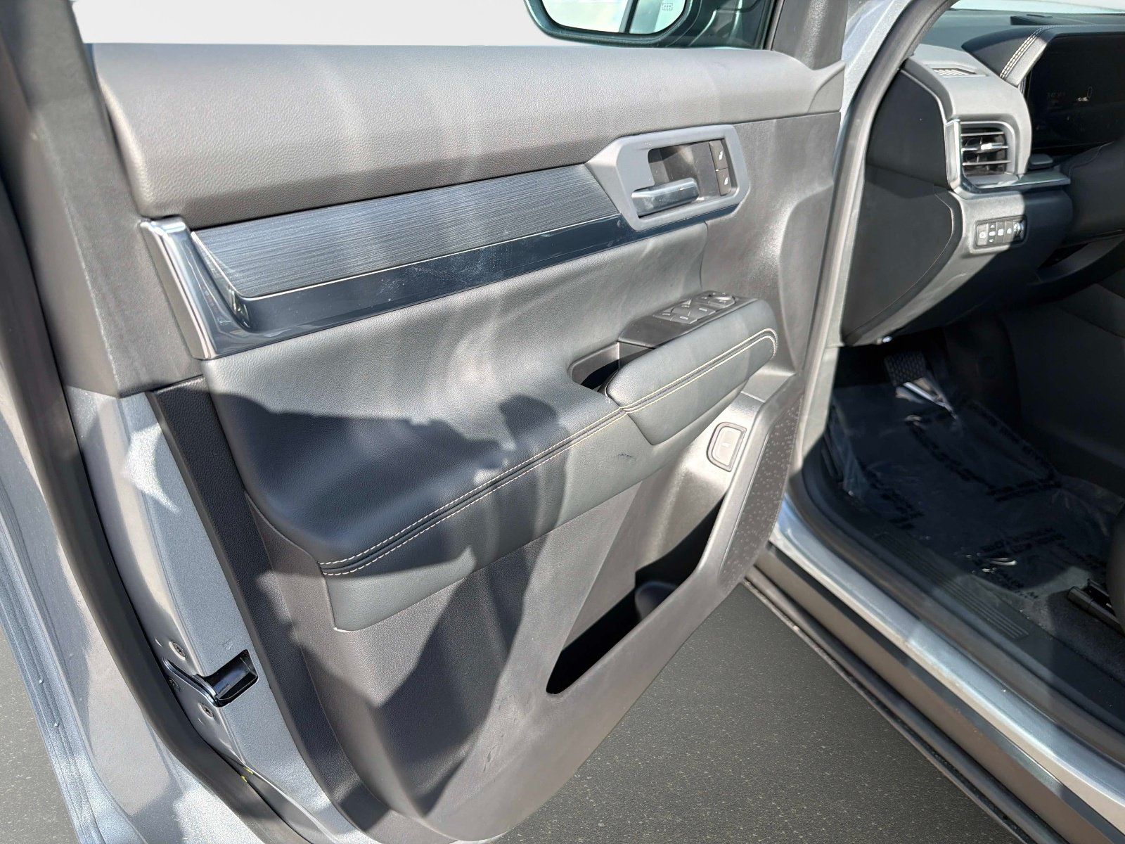 New 2027 GMC Terrain Elevation w/ Elevation Premium Package FWD image 17