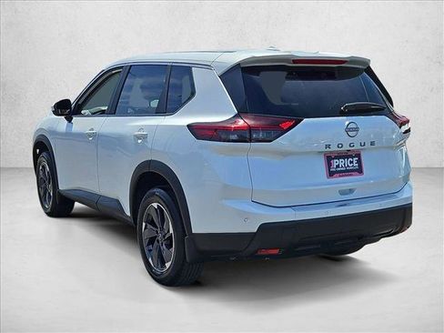 Certified 2026 Nissan Rogue SV FWD image 9