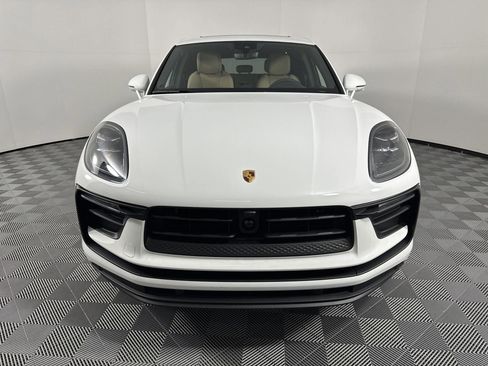 Certified 2025 Porsche Macan image 6