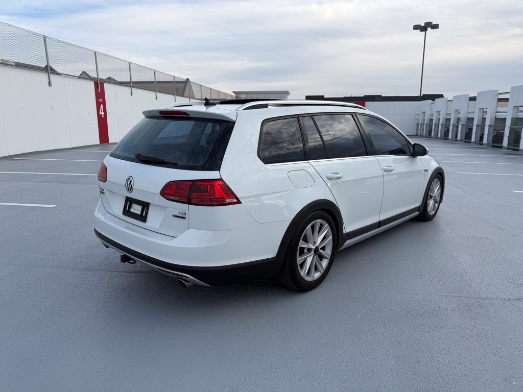 Used 2017 Volkswagen Golf Alltrack SE AWD/4WD image 6