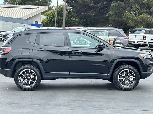 New 2026 Jeep Compass Trailhawk w/ Sun, Sound & Navigation Group AWD/4WD image 3
