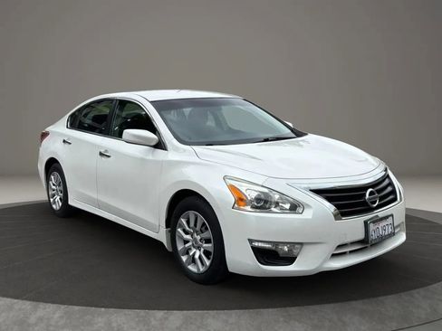 Used 2013 Nissan Altima 2.5 S FWD image 4