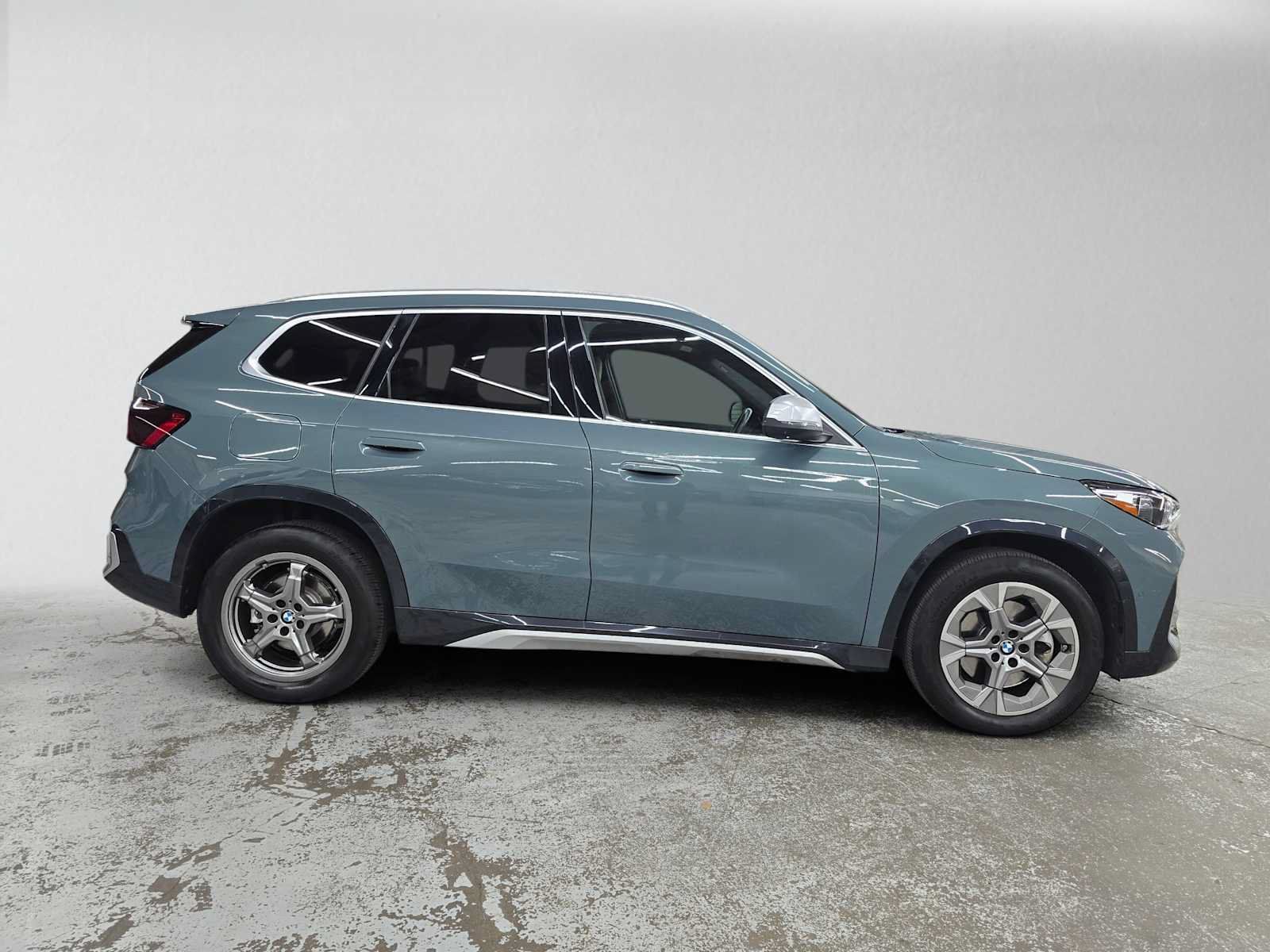 Used 2023 BMW X1 xDrive28i w/ Premium Package AWD/4WD image 2