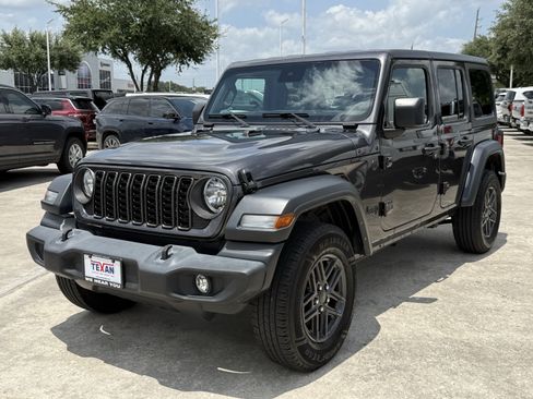 Used 2024 Jeep Wrangler Unlimited Sport AWD/4WD image 10