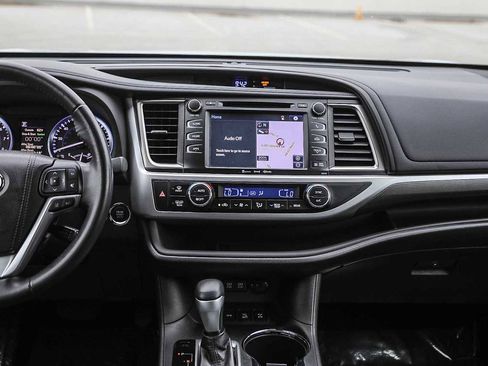 Certified 2018 Toyota Highlander SE image 13