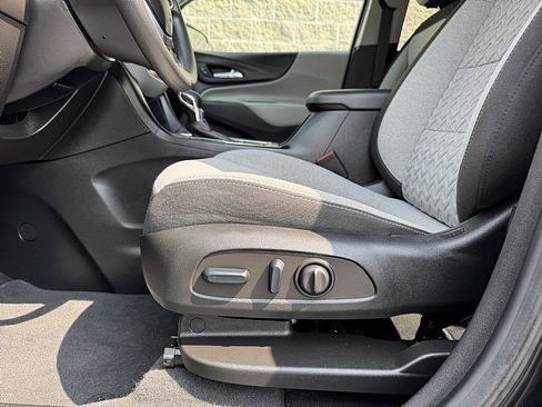 Used 2022 Chevrolet Equinox LS w/ LS Convenience Package image 24