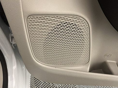 Used 2023 Chrysler Voyager LX FWD image 35