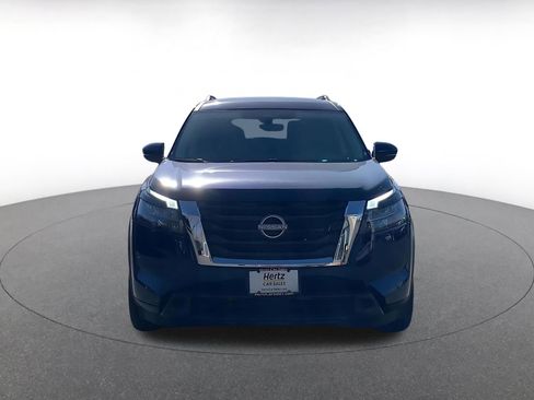 Used 2025 Nissan Pathfinder SV image 4