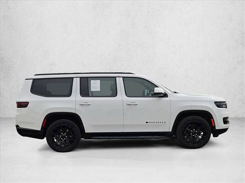 Used 2022 Jeep Wagoneer Series II AWD/4WD image 4