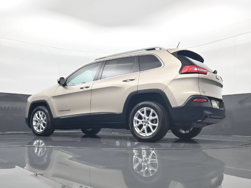 Used 2015 Jeep Cherokee Latitude w/ Comfort/Convenience Group FWD image 28