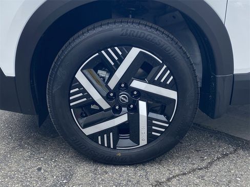 New 2026 Nissan Kicks SV image 7