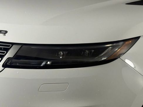 Used 2023 Land Rover Range Rover Sport SE Dynamic image 12