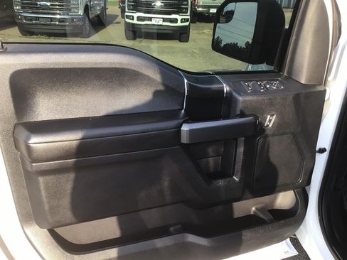 Used 2018 Ford F150 XLT w/ Equipment Group 302A Luxury AWD/4WD image 17