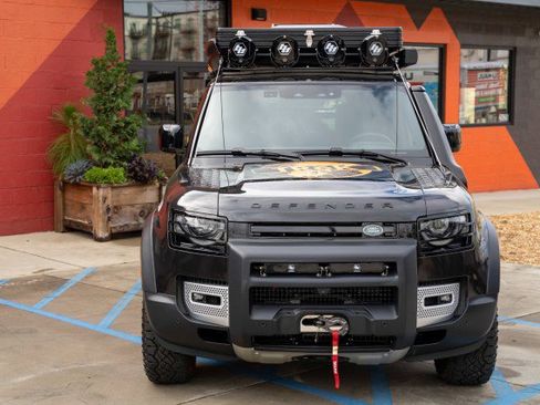 Used 2023 Land Rover Defender 110 S image 9