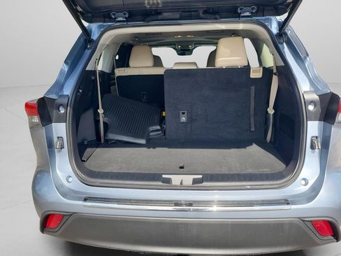 Used 2023 Toyota Highlander XLE image 16