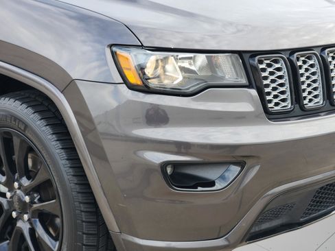 Used 2019 Jeep Grand Cherokee Altitude image 33