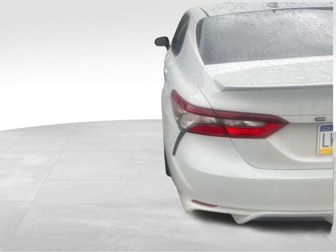 Used 2022 Toyota Camry SE w/ Cold Weather Package image 17