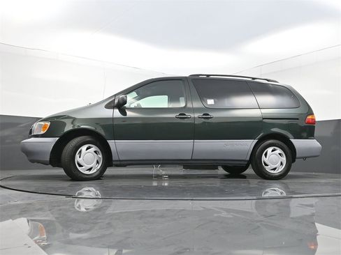 Used 2000 Toyota Sienna LE image 20