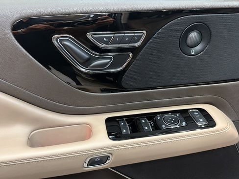 Used 2023 Lincoln Aviator Reserve w/ Elements Package Plus RWD image 9