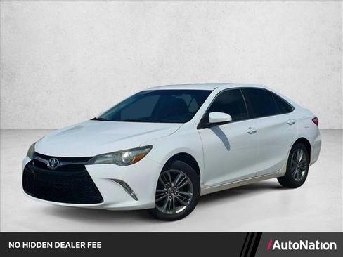 Used 2016 Toyota Camry SE FWD image 1