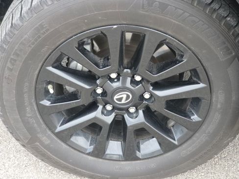 Used 2023 Lexus GX 460 image 16