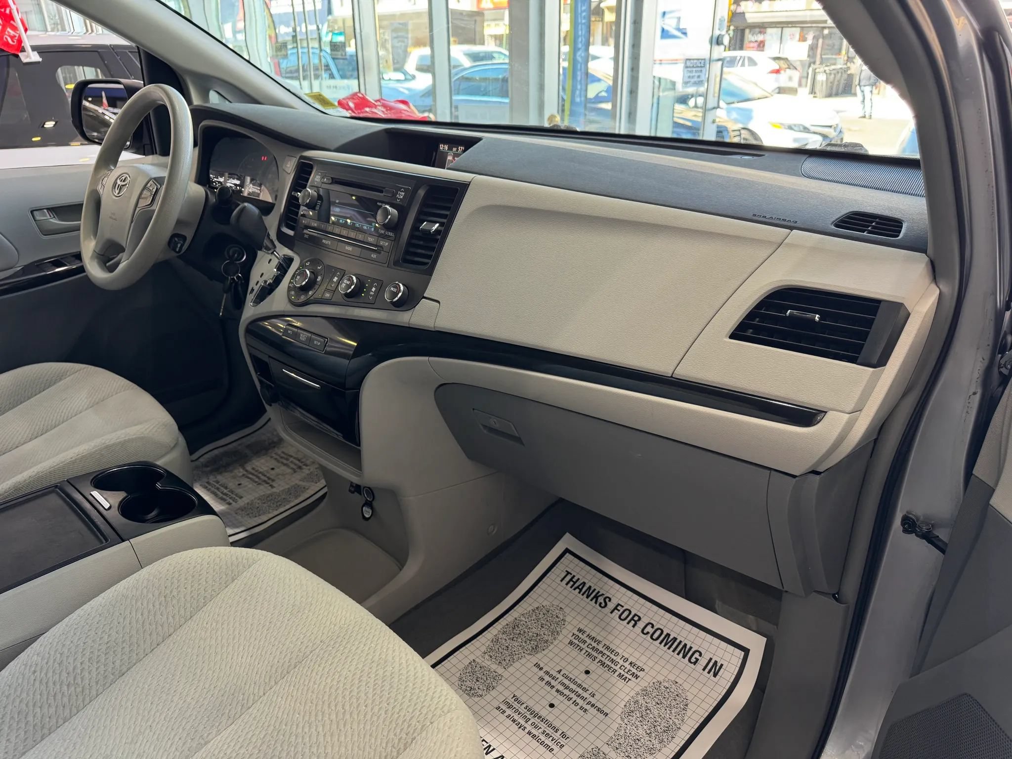 Used 2012 Toyota Sienna LE FWD image 32