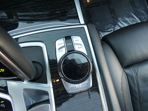 Used 2020 BMW 750i xDrive w/ Executive Package image 71