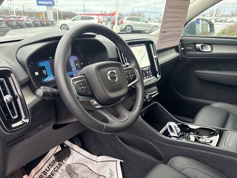 Certified 2023 Volvo XC40 B5 Ultimate w/ Protection Package Premier image 19