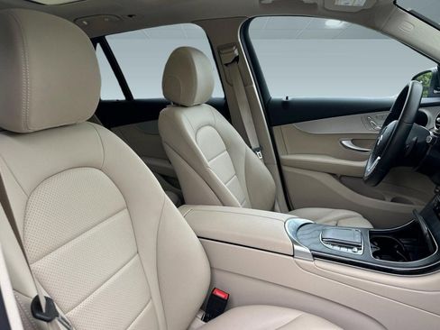 Used 2022 Mercedes-Benz GLC 300 4MATIC image 24