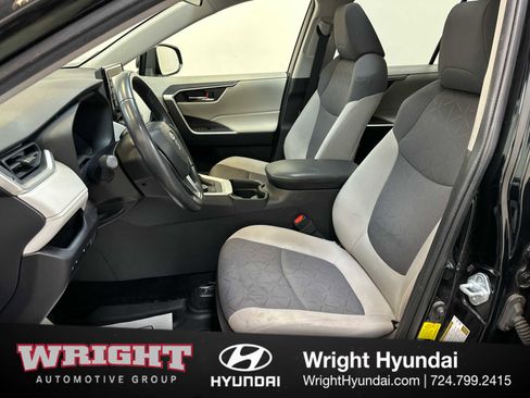 Used 2021 Toyota RAV4 XLE image 11