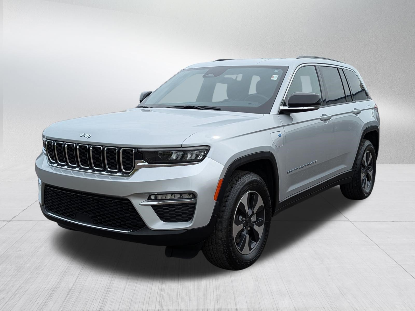 Used 2024 Jeep Grand Cherokee Limited 4xe AWD/4WD image 3