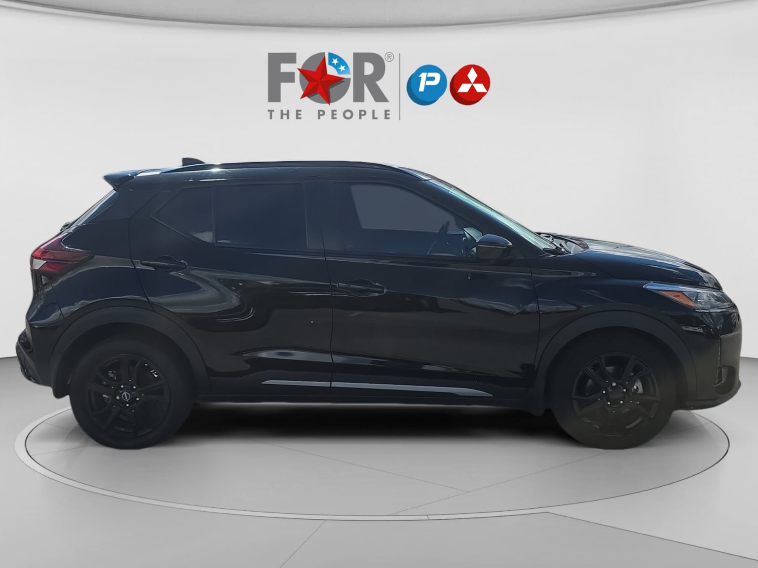 Used 2023 Nissan Kicks SR w/ SR Premium Package FWD image 6