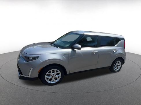 Used 2025 Kia Soul LX w/ LX Technology Package FWD image 8