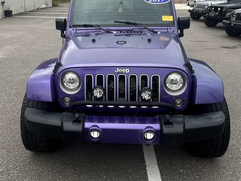 Used 2017 Jeep Wrangler Unlimited Sahara AWD/4WD image 8
