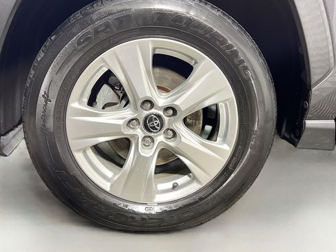 Used 2021 Toyota RAV4 XLE image 14