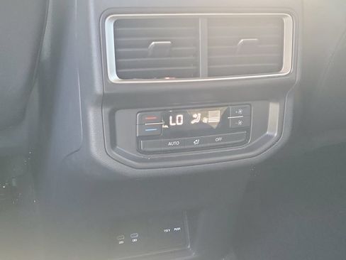 Used 2026 Volkswagen Atlas SE AWD/4WD image 13