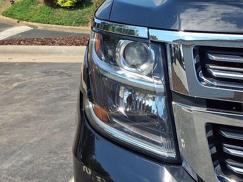 Used 2020 Chevrolet Suburban Premier w/ Premier Plus Edition AWD/4WD image 3