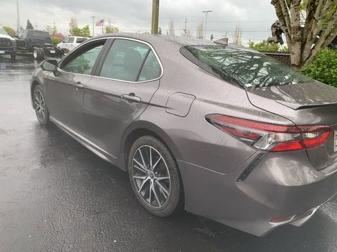 Used 2024 Toyota Camry SE image 2