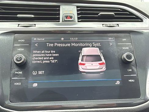 Used 2023 Volkswagen Tiguan SE R-Line image 17