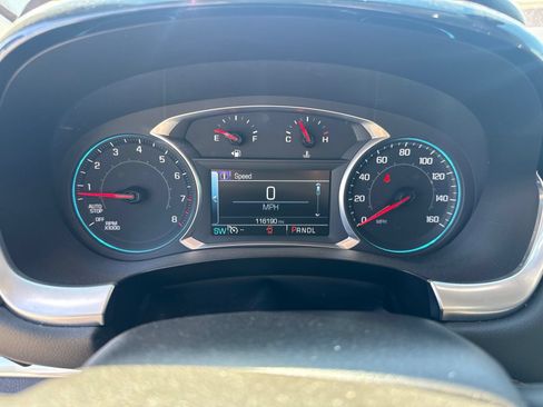 Used 2019 Chevrolet Traverse LT FWD image 16