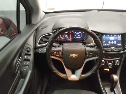 Used 2020 Chevrolet Trax LT w/ LT Convenience Package FWD image 22