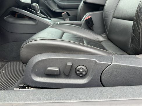 Used 2012 Volkswagen Eos Lux FWD image 13