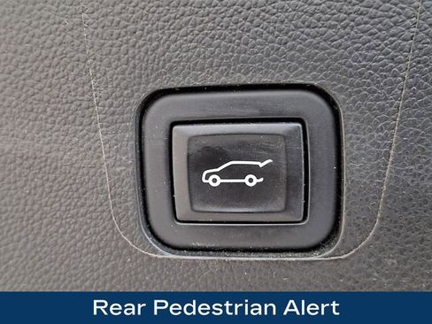 Used 2023 Chevrolet Traverse LT w/ LT Premium Package image 34