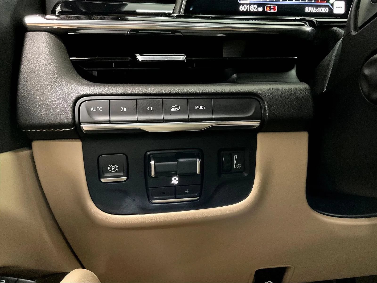 Used 2023 Cadillac Escalade ESV Premium Luxury w/ Performance Package AWD/4WD image 27
