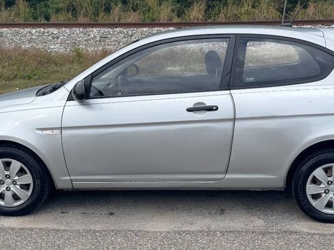 Used 2009 Hyundai Accent GS w/ Popular Equipment Pkg 2 image 7