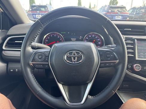 Used 2018 Toyota Camry XSE FWD image 2